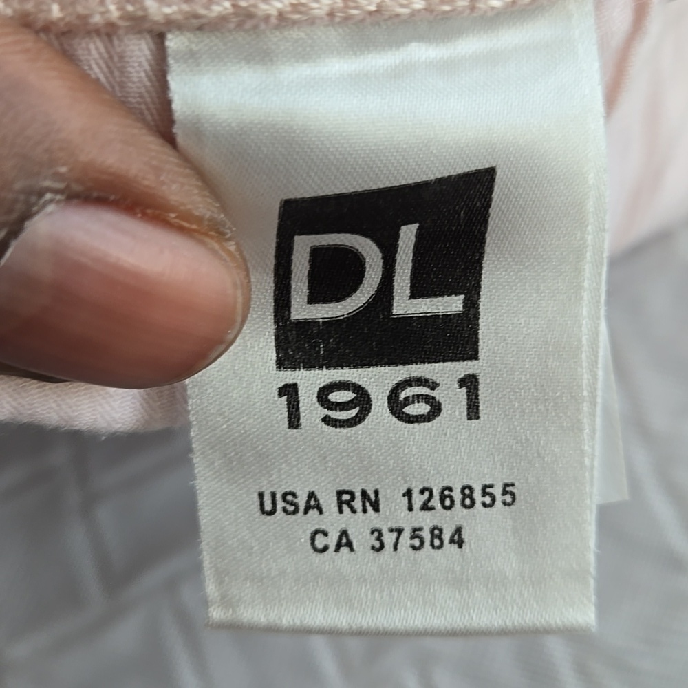 DL1961 Renee Cutoff Denim Shorts In Hibiscus Pastel Pink - Picture 8 of 12